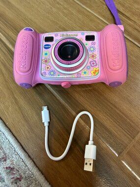 Vtech Kidizoom Pix Plus Pink Kids 4x Digital Camera in Great condition!